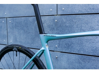 Bianchi Specialissima PRO SRAM FORCE AXS D2 - karbon kola Palladium Iridium 33 2025