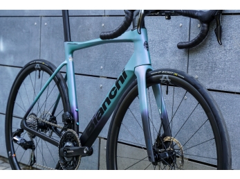 Bianchi Specialissima PRO SRAM FORCE AXS D2 - karbon kola Palladium Iridium 33 2025