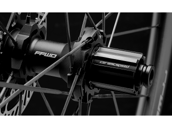 Karbonová kola RAW CS (33 mm), FFWD/CeramicSpeed 2:1, MattBlack, plášť