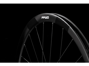 Karbonová kola FFWD DRIFT (36 mm), náboje DT240 2:1 EXP, barva MattBlack, plášť