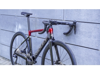 Ridley FALCN Shimano 105 Di2, UD Carbon + Candy Red Metallic + Silver