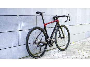 Ridley FALCN Shimano 105 Di2, UD Carbon + Candy Red Metallic + Silver