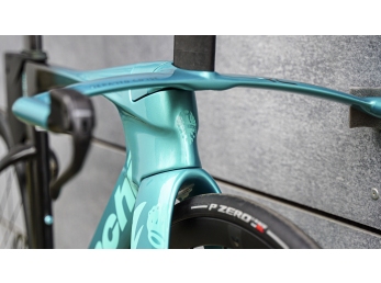 Bianchi Aquila RC Sram Rival AXS E1, Metallic Celeste Black 2026