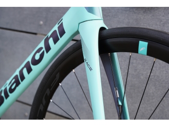 Bianchi Oltre RACE Shimano 105 Di2 Celeste 2024