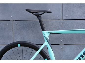 Bianchi Oltre RACE Shimano 105 Di2 Celeste 2024