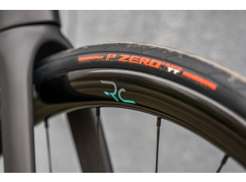 Bianchi Specialissima RC Dura Ace Di2 +WATT karbon kola RC33 2025