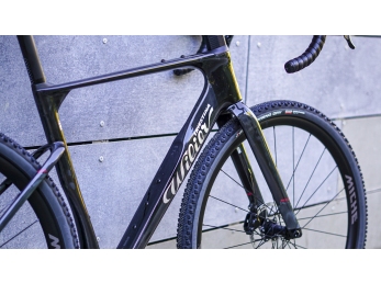 Wilier RAVE ID2 SRAM RIVAL XPLR AXS E1 1x13S 	MICHE GRAFF XL Glitch Black