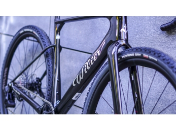 Wilier RAVE ID2 SRAM RIVAL XPLR AXS E1 1x13S 	MICHE GRAFF XL Glitch Black