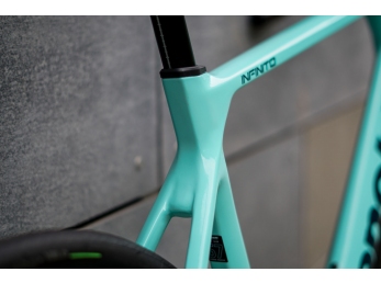 Bianchi Infinito 105 12s - Celeste glossy/black decals 2025