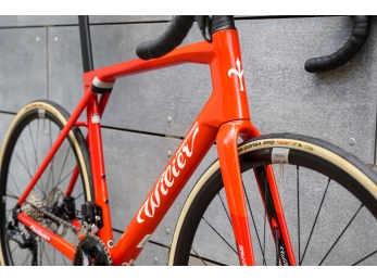 Wilier GRANTURISMO Disc + Shimano 105 Di2,  red white VELIKOST L