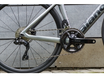 Bianchi Oltre RACE Shimano 105 Di2 Graphite Cangiante/Graph.Matt 2024