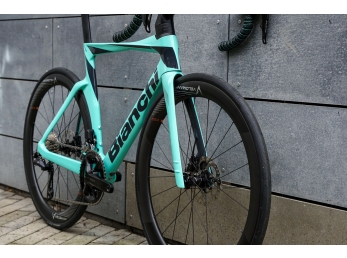 Bianchi Oltre Disc Ultegra Di2 12sp Celeste 2024