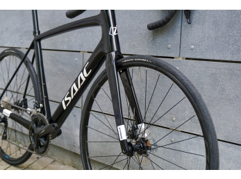 ISAAC Vitron Onyx Black Shimano 105 Shimano RS 171 velikost L