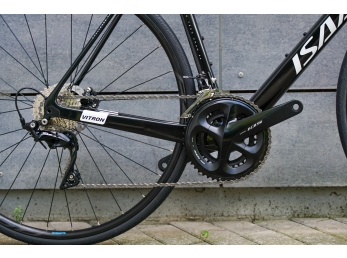 ISAAC Vitron Onyx Black Shimano 105 Shimano RS 171 velikost L