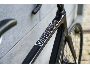 ISAAC Vitron Onyx Black Shimano 105 Shimano RS 171 velikost L