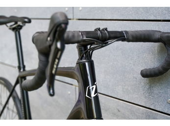 ISAAC Vitron Onyx Black Shimano 105 Shimano RS 171 velikost L