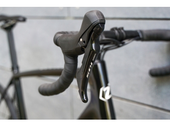 ISAAC Vitron Onyx Black Shimano 105 Shimano RS 171 velikost L