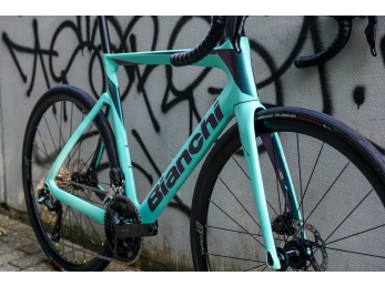 Bianchi Oltre RACE Shimano 105 Di2 Celeste 2024