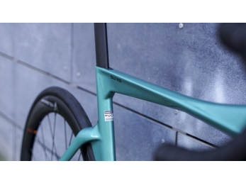 Bianchi Oltre COMP 105 Di2 12sp Metallic Celeste/Black - full glossy 2025