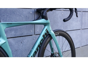 Bianchi Oltre COMP 105 Di2 12sp Metallic Celeste/Black - full glossy 2025