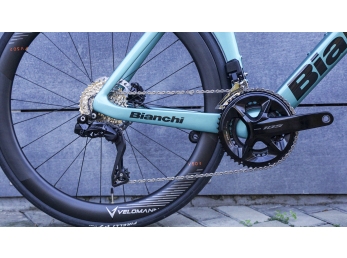 Bianchi Oltre COMP 105 Di2 12sp Metallic Celeste/Black - full glossy 2025