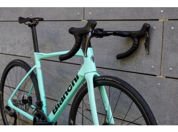 Bianchi Specialissima COMP Ultegra Di2 - karbon kola Palladium 33 2025