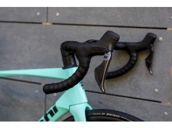 Bianchi Specialissima COMP Ultegra Di2 - karbon kola Palladium 33 2025