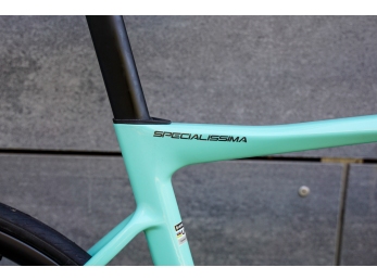 Bianchi Specialissima COMP Ultegra Di2 - karbon kola Palladium 33 2025