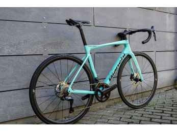 Bianchi Specialissima COMP Ultegra Di2 - karbon kola Palladium 33 2025