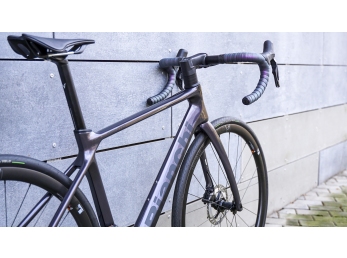 Bianchi Infinito Ultegra Di2 - Purple black glossy/black matt 2025