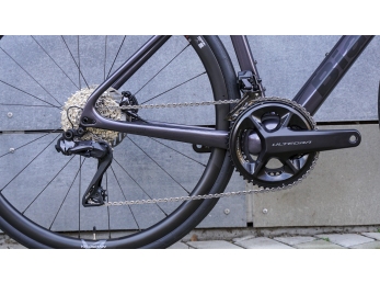 Bianchi Infinito Ultegra Di2 - Purple black glossy/black matt 2025