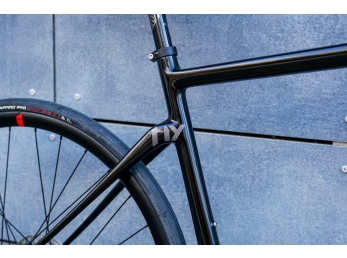 Wilier CENTO1 HYBRID+Shimano 105+NDR28 black red velikost L