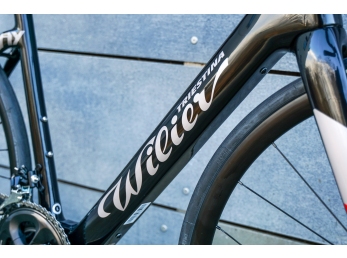 Wilier CENTO1 HYBRID+Shimano 105+NDR28 black red velikost L