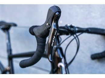 Wilier CENTO1 HYBRID+Shimano 105+NDR28 black red velikost L