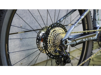 Testovací flotila Wilier URTA MAX SLR + XT 1x12 + SID + K6 grey L