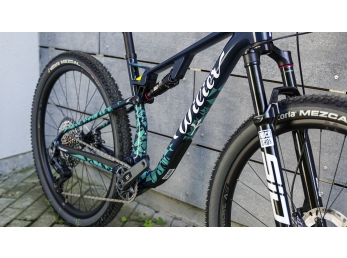 Testovací flotila Wilier URTA MAX SLR+GX-T 1x12+SID+K6   M