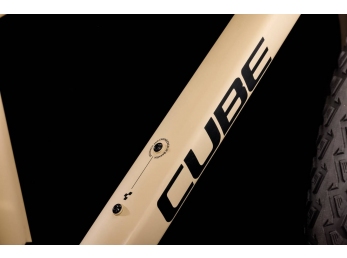 CUBE Nature PRO desert´n´black 46cm trapeze 2022