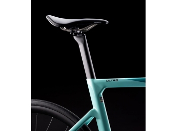 Bianchi Oltre RACE Shimano 105 Di2 CK16/Metallic Celeste 2025