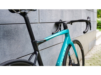 Bianchi Specialissima COMP 105 Di2-karbon kola Palladium 33 Metallic CK16 2026