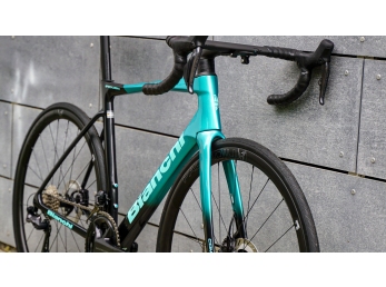 Bianchi Specialissima COMP 105 Di2-karbon kola Palladium 33 Metallic CK16 2026