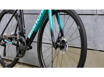 Bianchi Specialissima COMP 105 Di2-karbon kola Palladium 33 Metallic CK16 2026