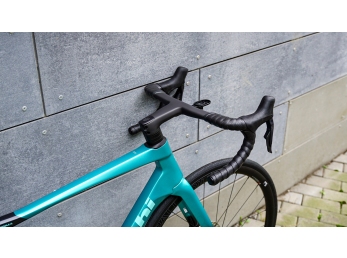 Bianchi Specialissima COMP 105 Di2-karbon kola Palladium 33 Metallic CK16 2026