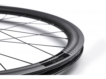 Karbonová kola FFWD TYRO (45MM), náboje FFWD, barva MattBlack, plášť - Pevná osa 12 mm